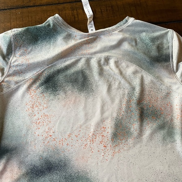 Lululemon High-Neck Running and Training Short Sleeve T-Shirt Spray Camo Size 4 - Picture 4 of 4